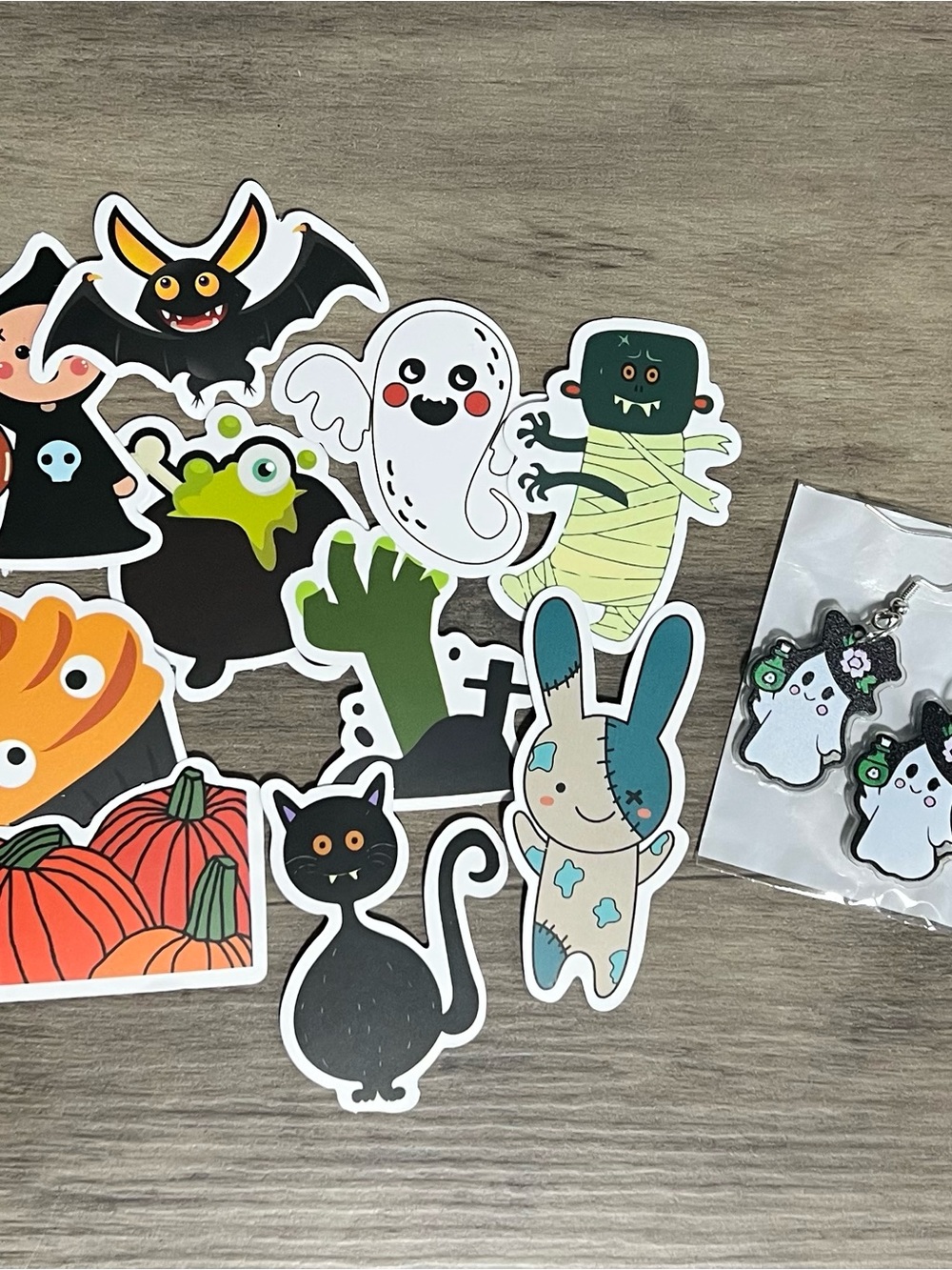Halloween bundle: 10 waterproof Halloween stickers + Halloween ghost earrings